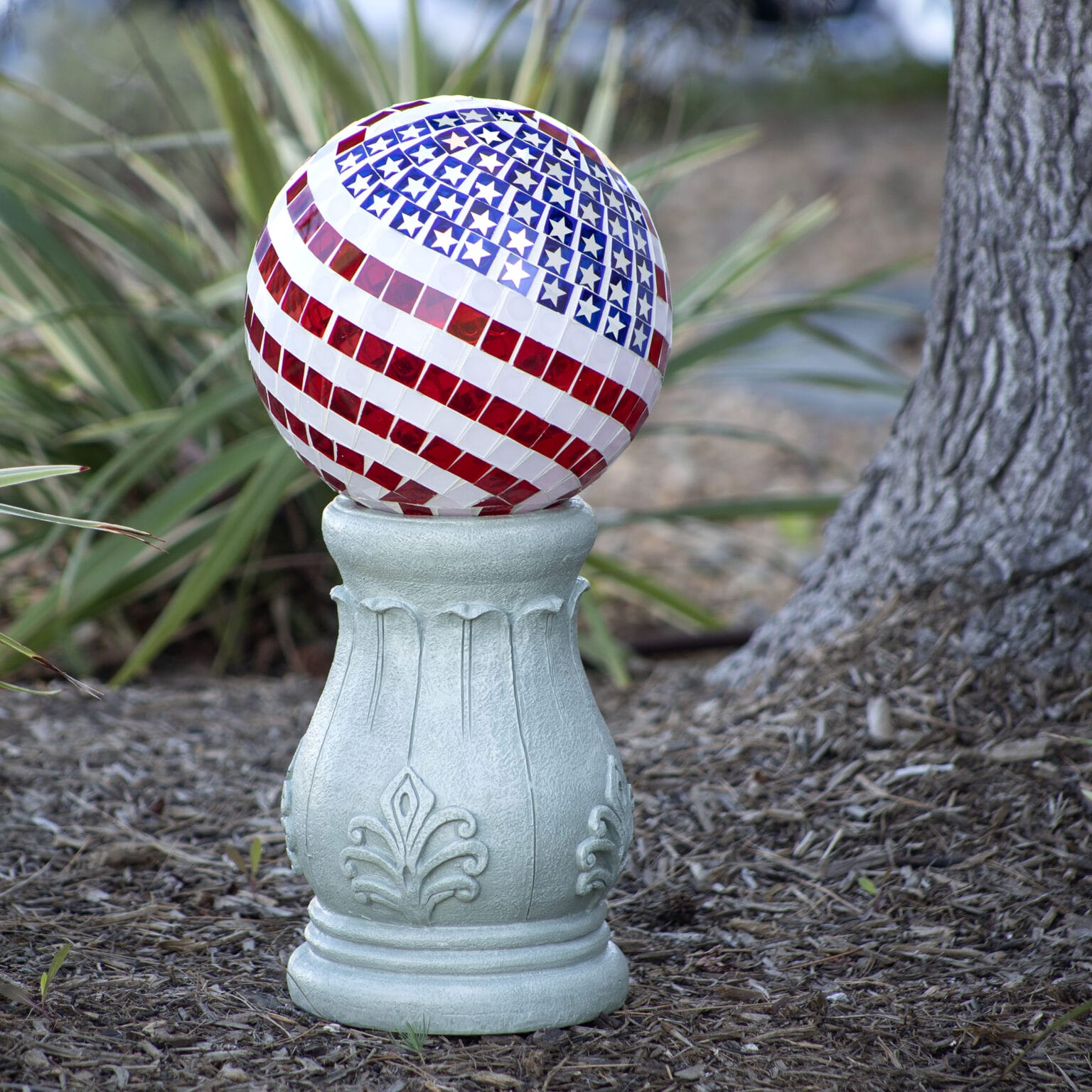 Indoor or Outdoor Glass Mosaic Gazing Globe Yard Decoration of American Flag