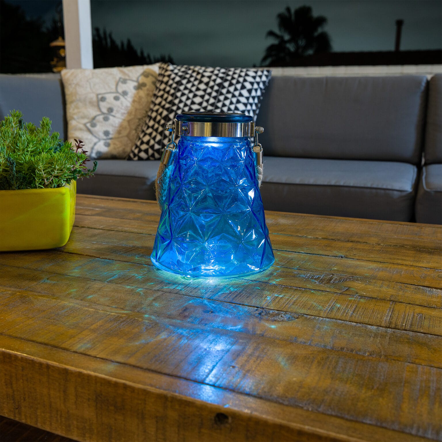 Solar Blue LED Wasp Trap Décor